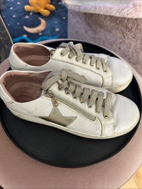 Sole Bliss Starlight: White Leather & Gold platform bunion sneakers. Sz 40 9.5